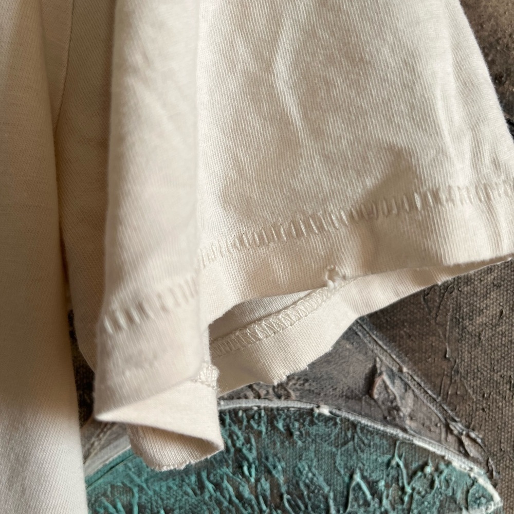 LEVI’s Graphic Tee - Picture 7 of 10